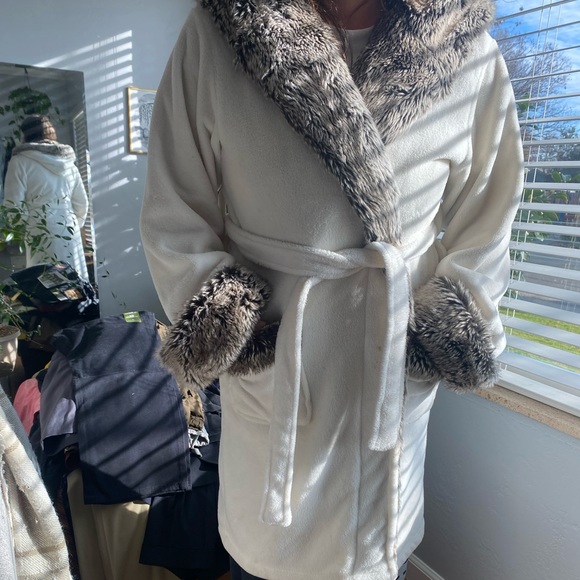 Pottery Barn Robe - Picture 2 of 5